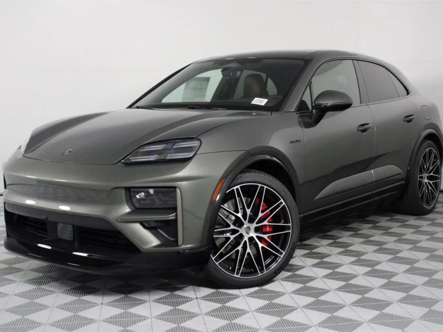 2025 Porsche Macan Electric Turbo photo 1