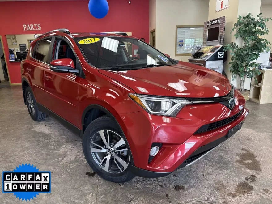 2017 Toyota RAV4 XLE photo 1