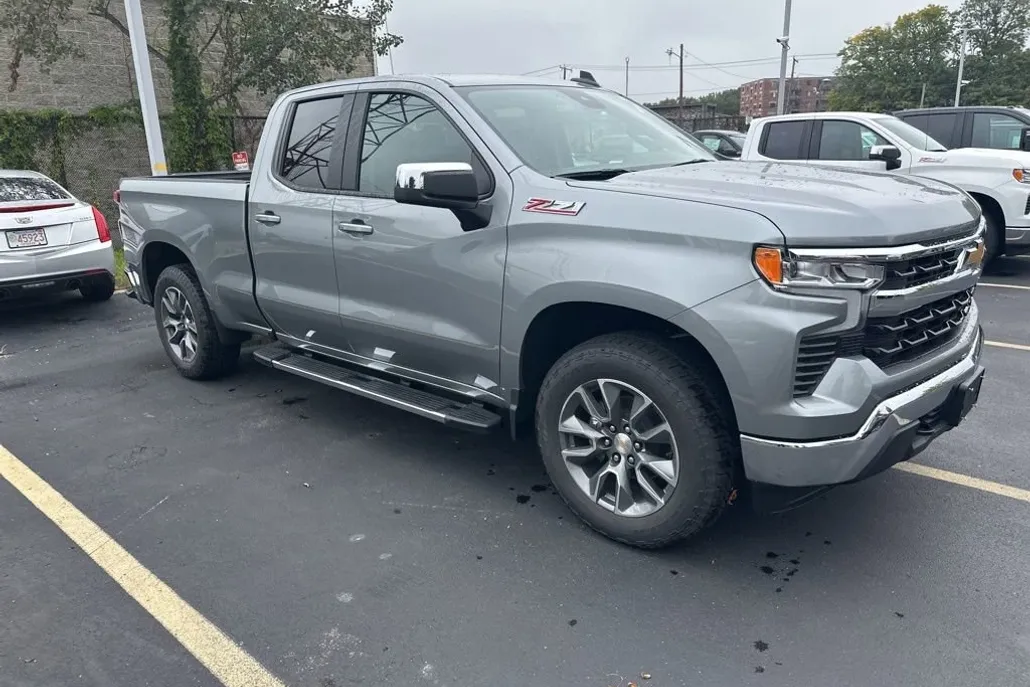 2026 Chevrolet Silverado LT photo 1