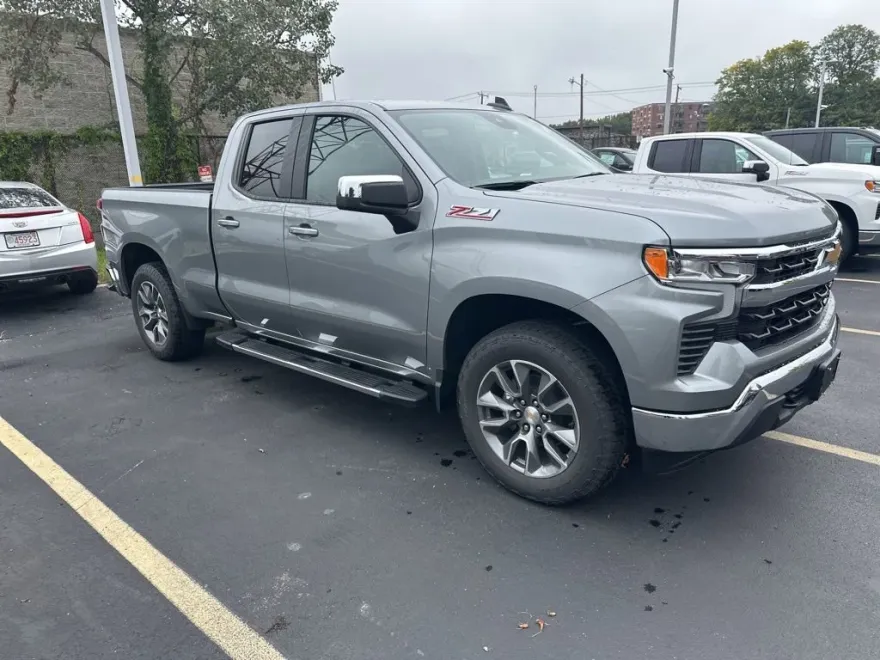 2026 Chevrolet Silverado LT photo 1