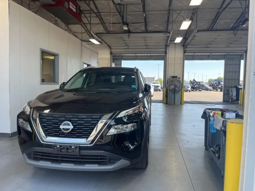 2023 Nissan Rogue SV photo 1
