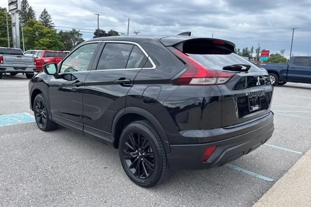 2024 Toyota RAV4 LE photo 1