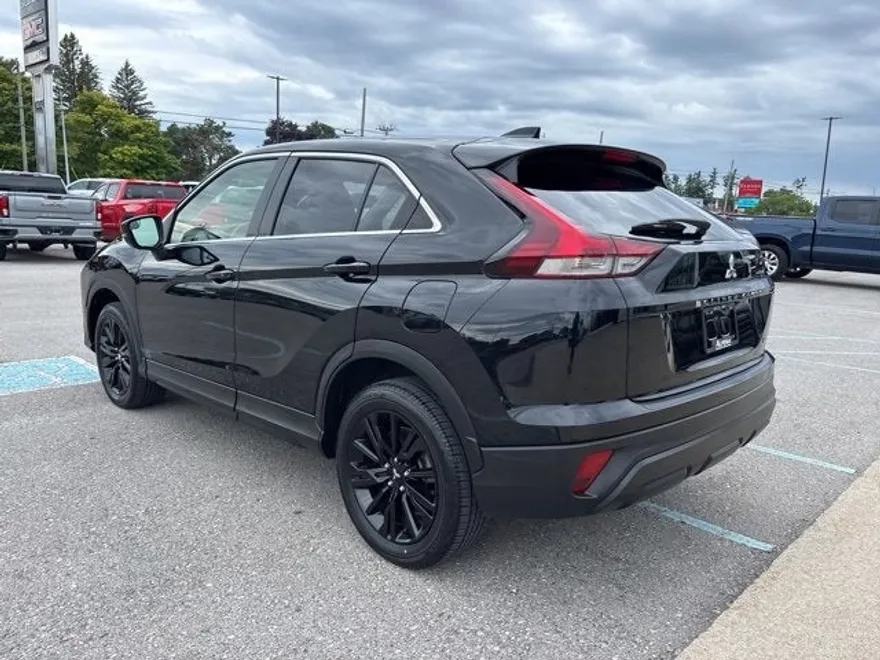2024 Toyota RAV4 LE photo 1