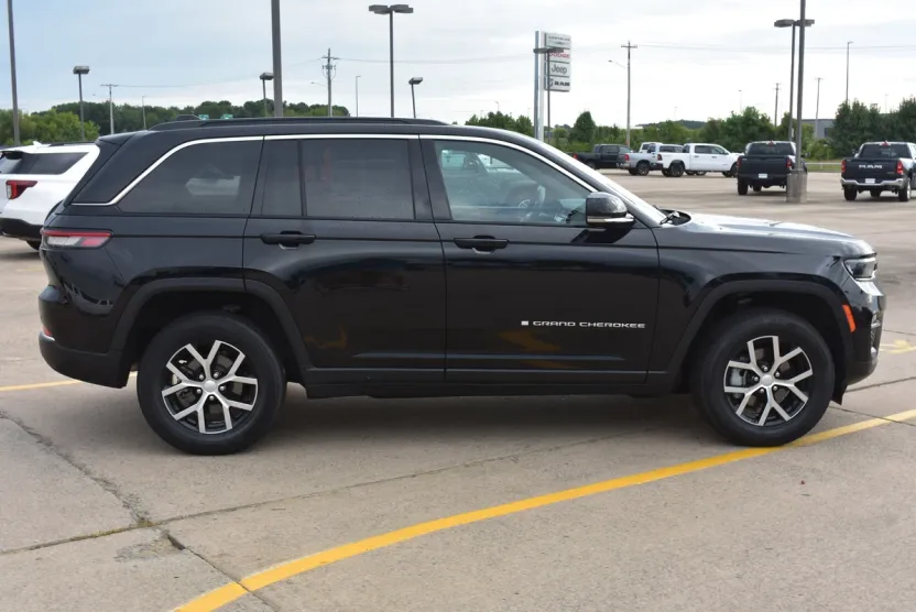 2024 Jeep Grand Cherokee Limited photo 1