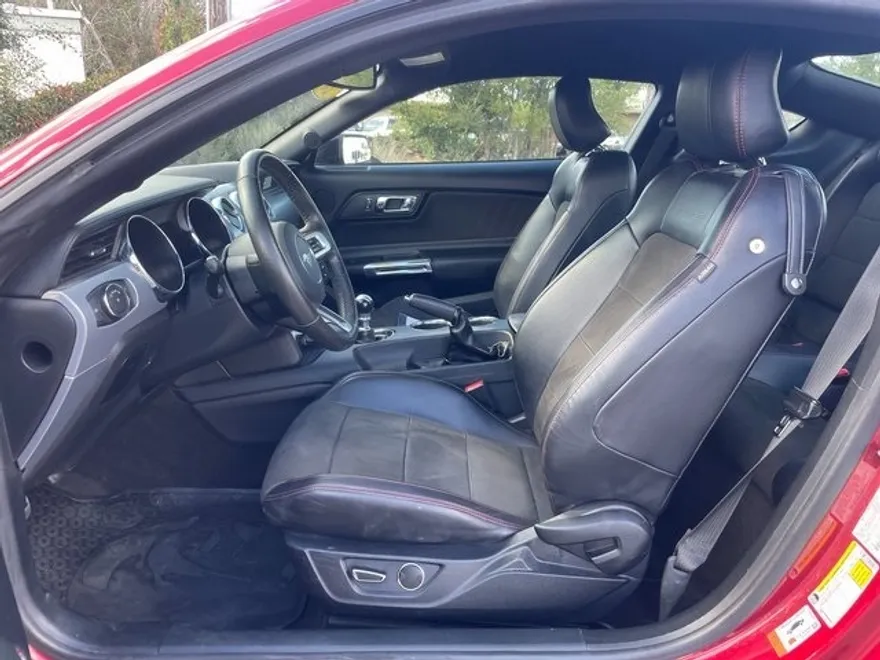 2016 Ford Mustang GT Premium photo 2