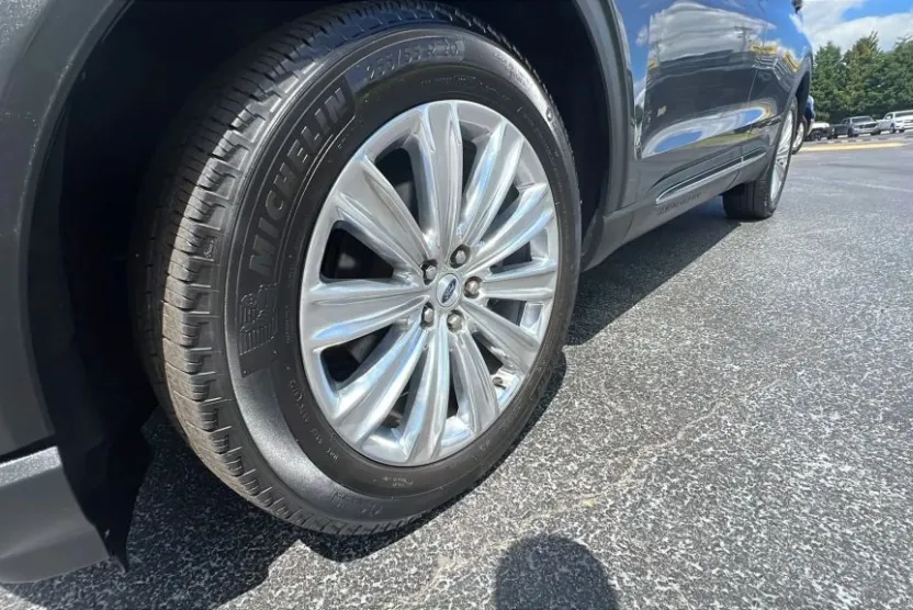 2021 Ford Explorer Limited Sport photo 1