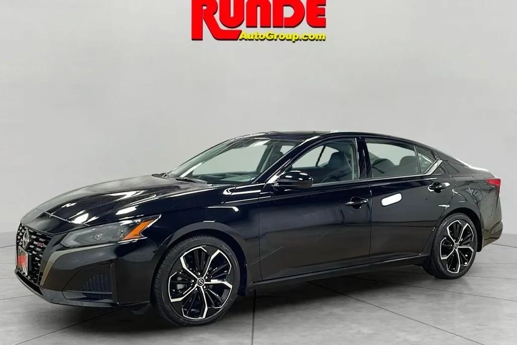 2024 Nissan Altima 2.5 SR photo 1