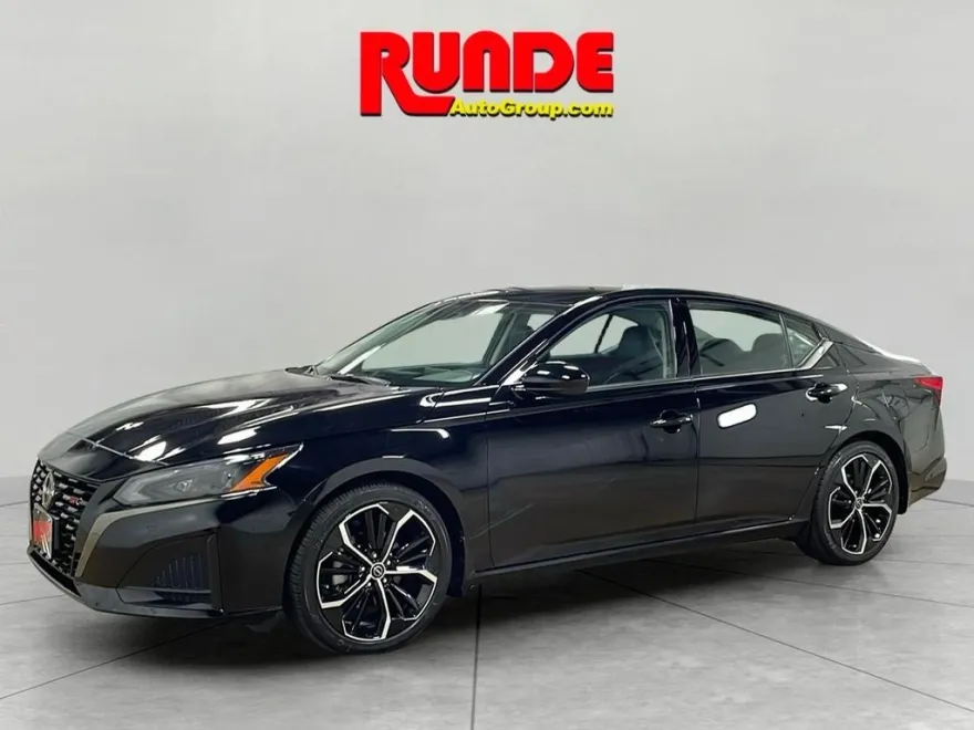 2024 Nissan Altima 2.5 SR photo 1
