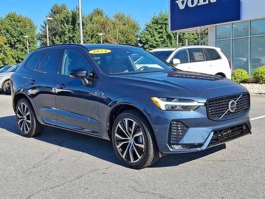2024 Volvo XC60 B5 Plus photo 1