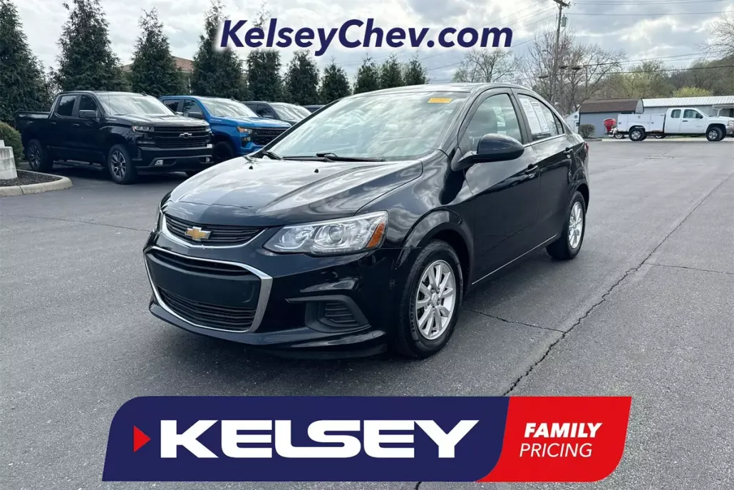 2020 Chevrolet Sonic LT photo 1