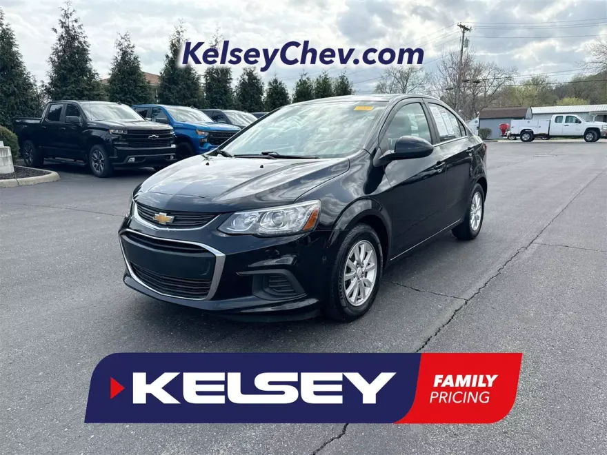 2020 Chevrolet Sonic LT photo 1