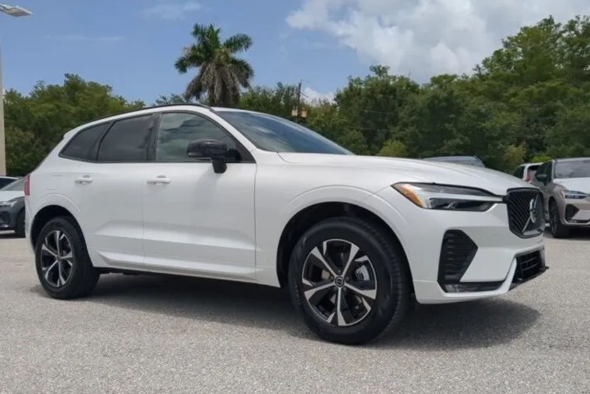 2026 Volvo XC60 B5 Core photo 1