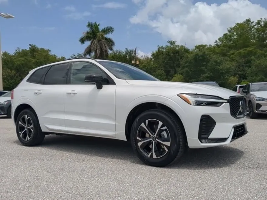 2026 Volvo XC60 B5 Core photo 1