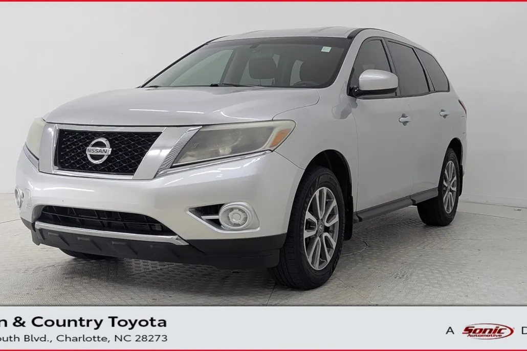 2013 Nissan Pathfinder S photo 1