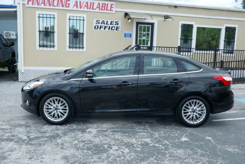 2012 Ford Focus SEL photo 1