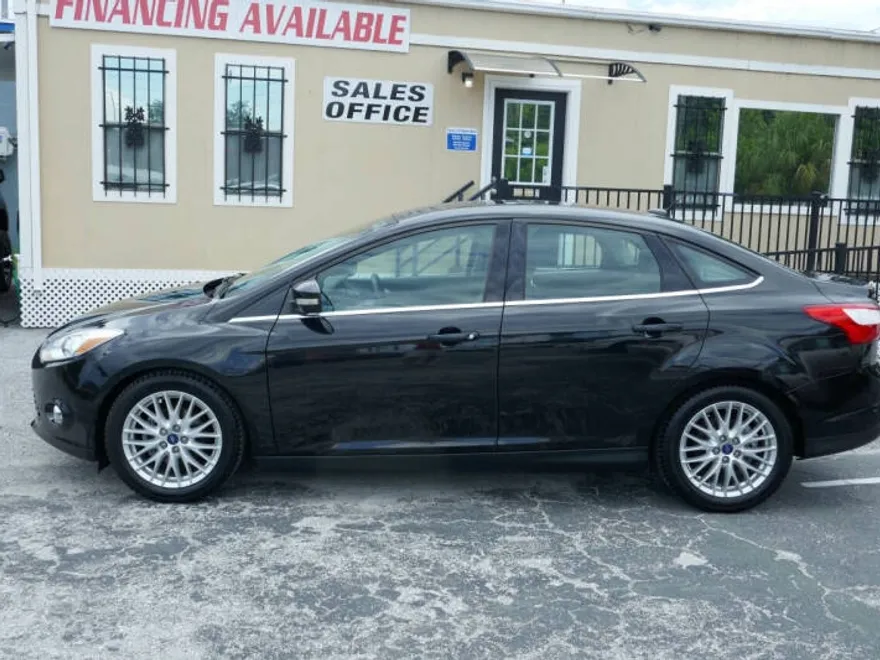 2012 Ford Focus SEL photo 1
