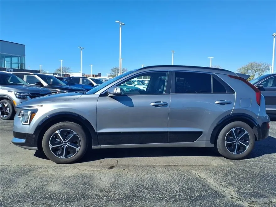 2023 Kia Niro SX photo 1