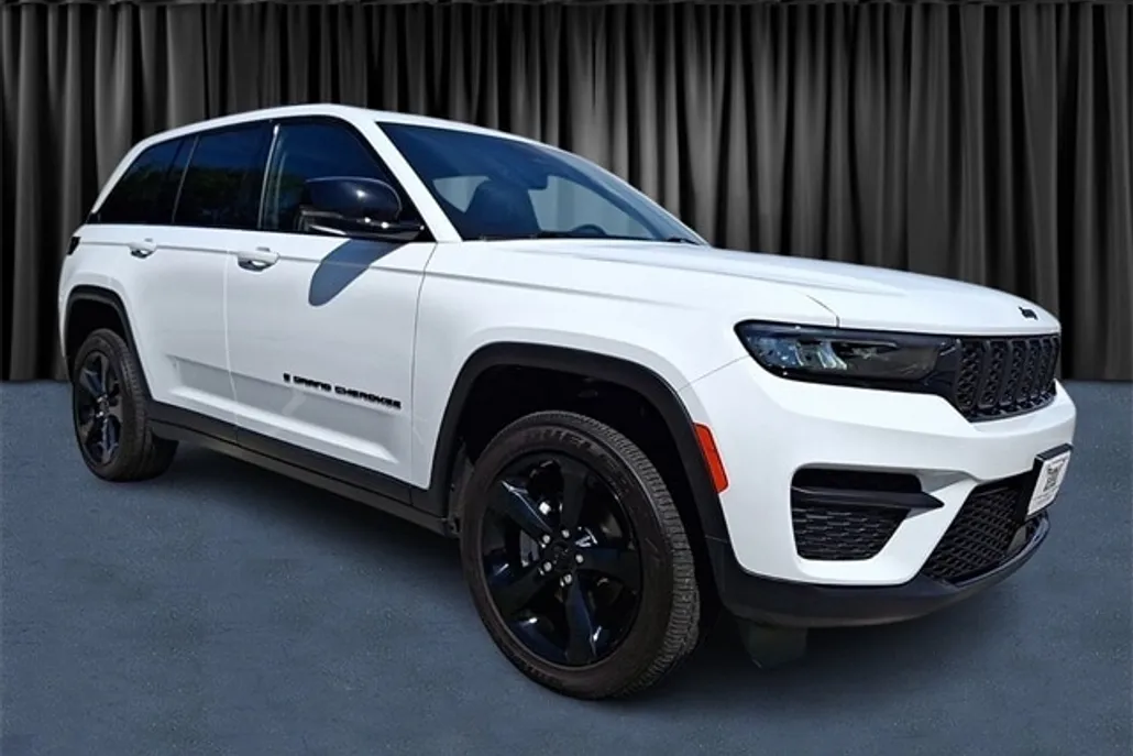 2023 Jeep Grand Cherokee Altitude photo 1