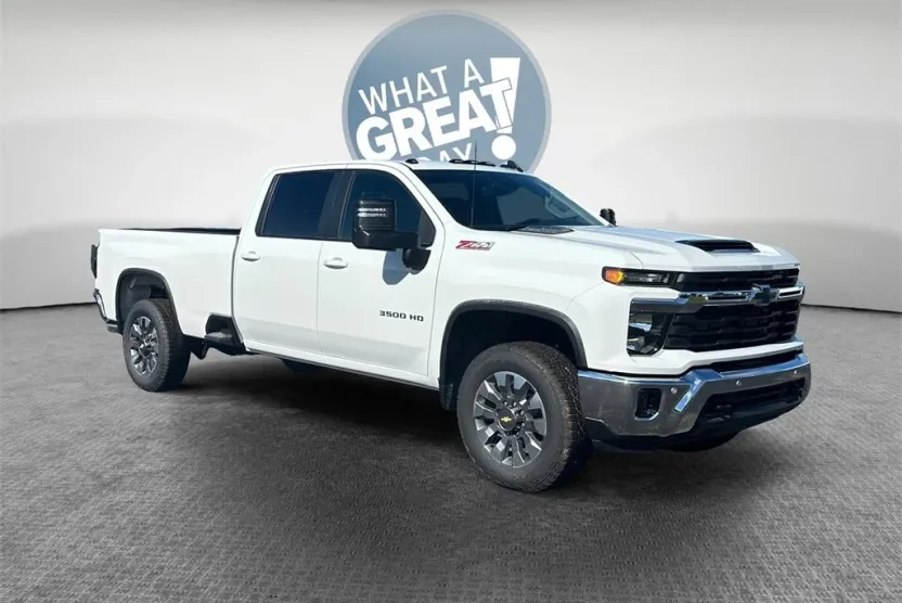 2025 Chevrolet Silverado 3500HD LT photo 1