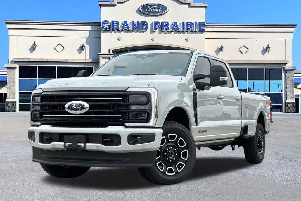 2025 Ford F-350 Platinum photo 1