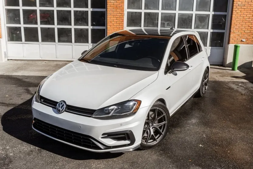2019 Volkswagen Golf R 4Motion photo 1
