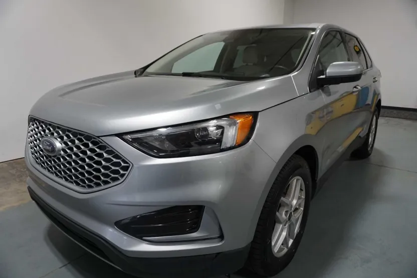 2023 Ford Edge SEL photo 1