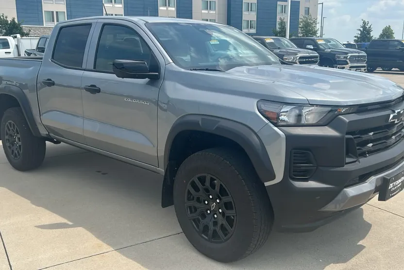 2024 Chevrolet Colorado Trail Boss photo 1