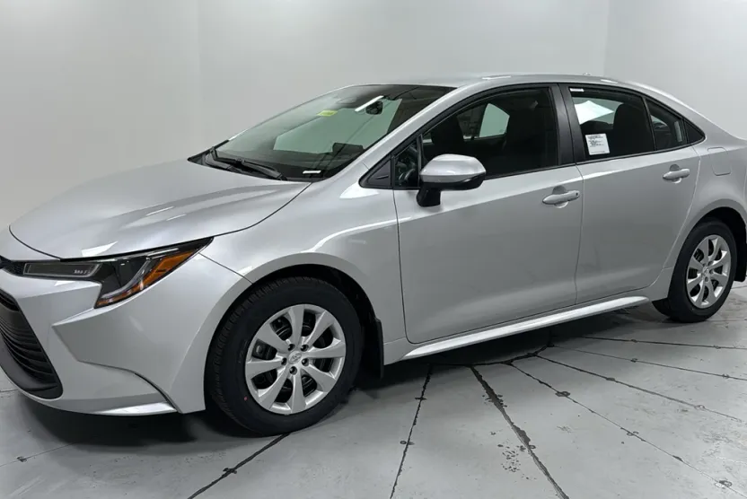 2026 Toyota Corolla LE photo 1
