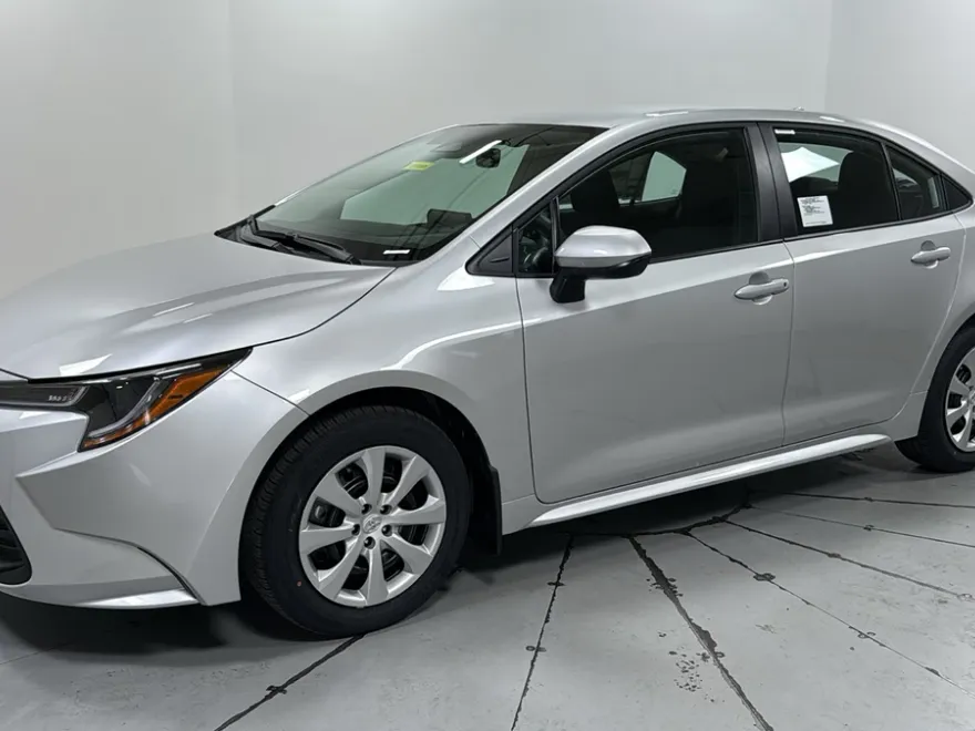 2026 Toyota Corolla LE photo 1