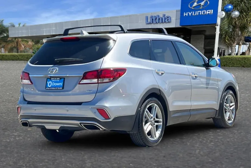 2017 Hyundai Santa Fe SE Ultimate photo 1