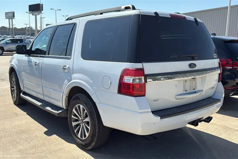 2017 Ford Expedition XLT photo 1