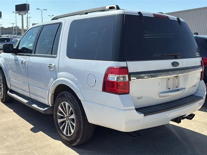 2017 Ford Expedition XLT photo 1