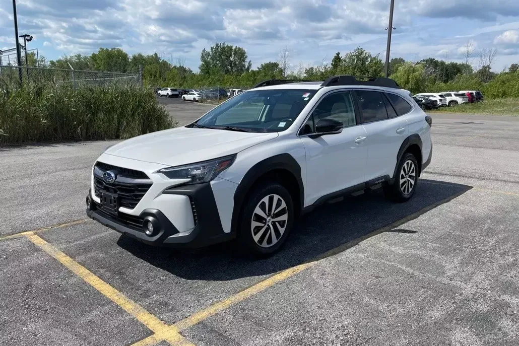 2024 Subaru Outback Premium photo 1