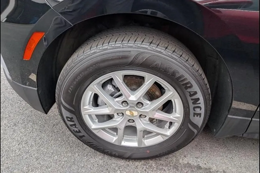 2024 Chevrolet Equinox LT photo 1