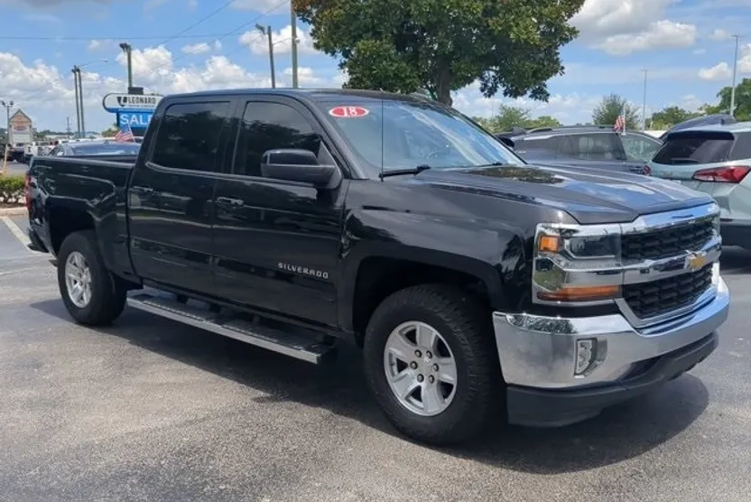 2018 Chevrolet Silverado 1500 LT photo 1