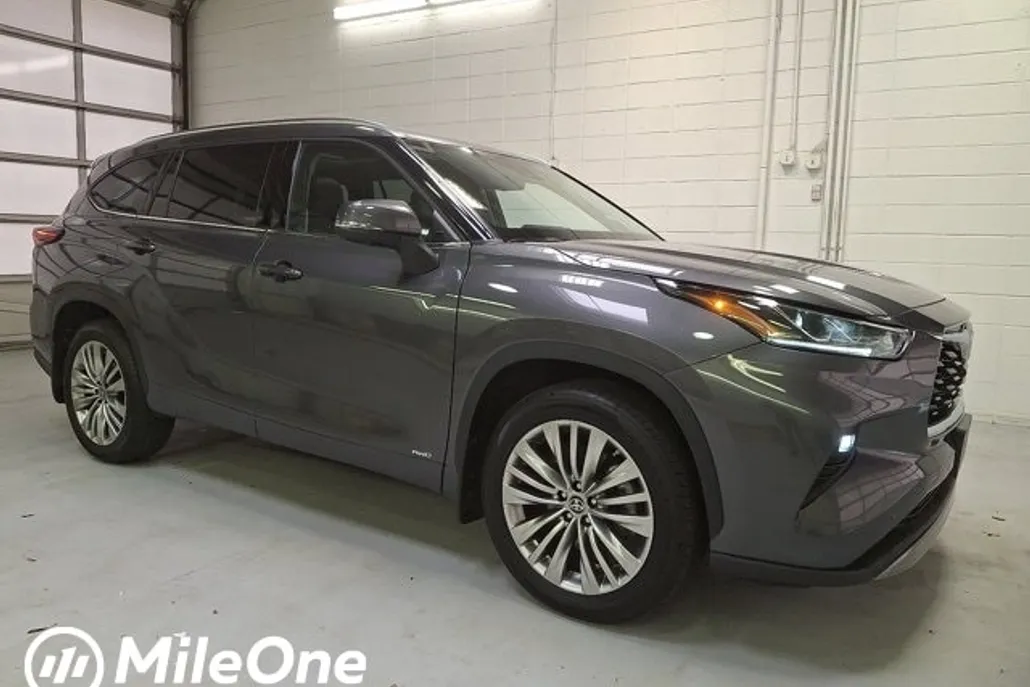 2024 Toyota Highlander Hybrid Platinum photo 1