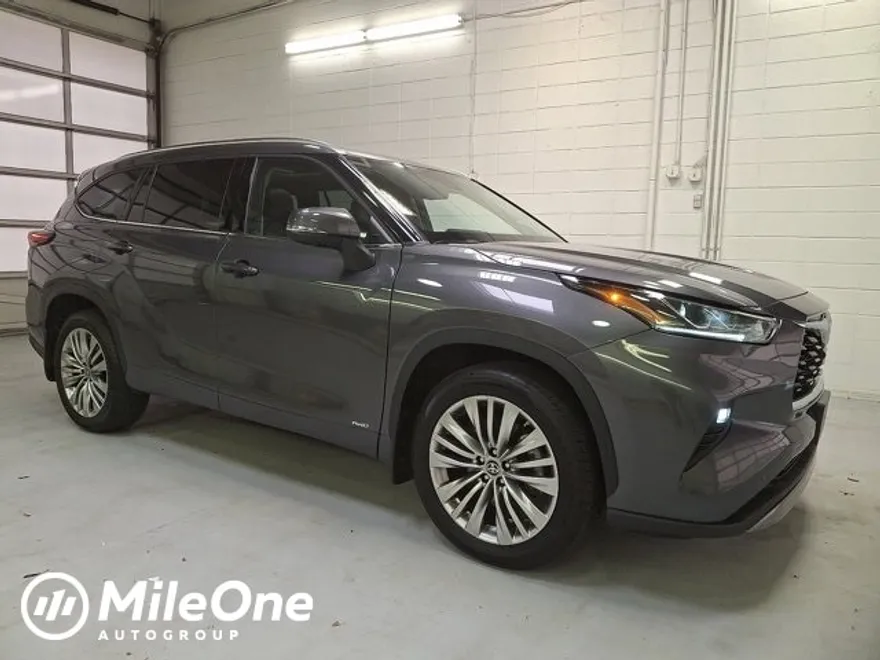 2024 Toyota Highlander Hybrid Platinum photo 1