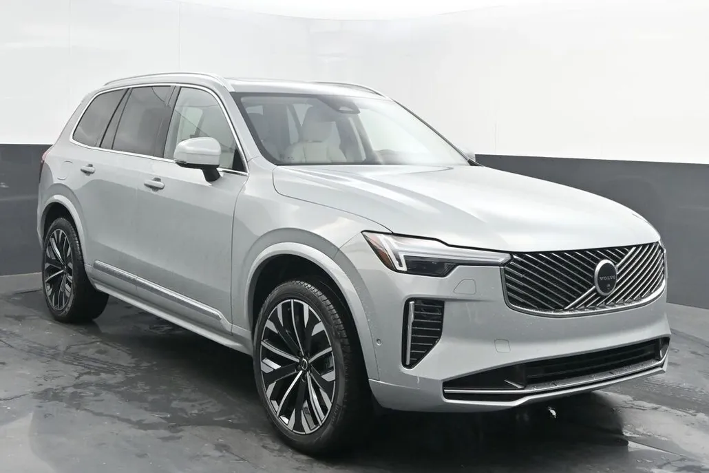 2026 Volvo XC90 B5 Ultimate photo 1