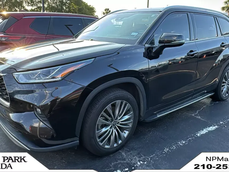 2020 Toyota Highlander Platinum photo 1