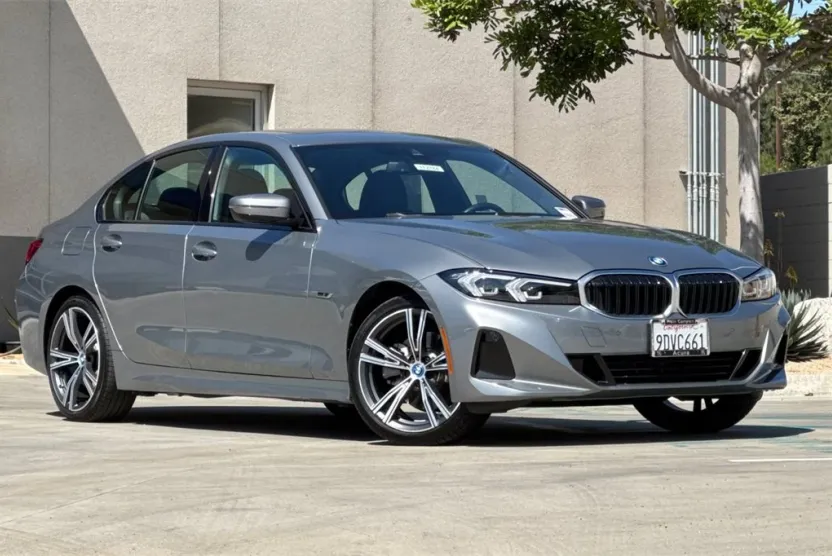 2023 Bmw 330e photo 1