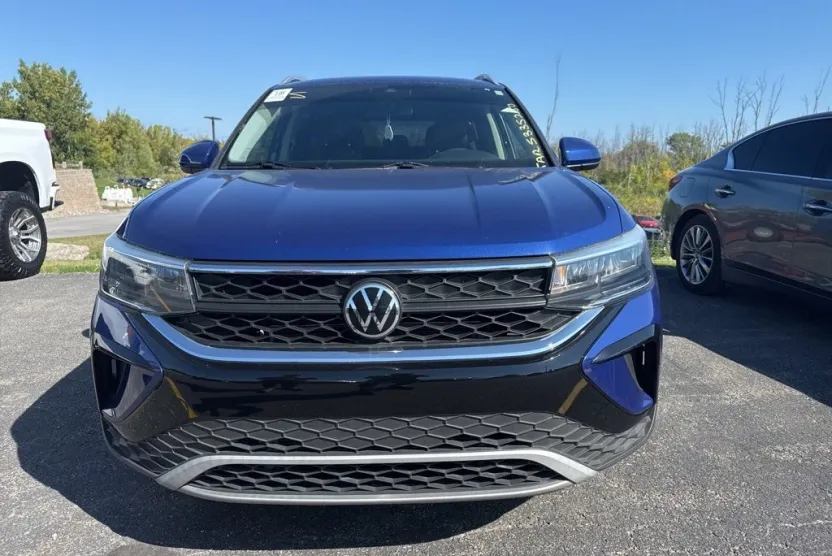 2022 Volkswagen Taos SE photo 1