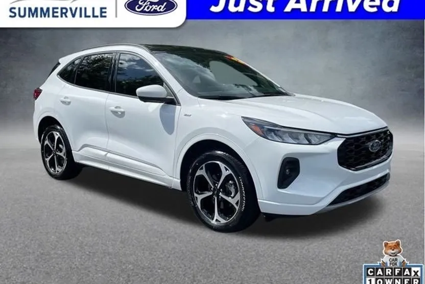 2023 Ford Escape ST-Line Select photo 1