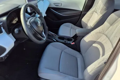 2025 Toyota Corolla SE photo 3