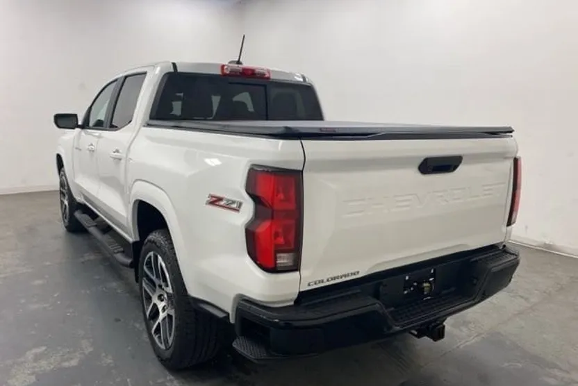 2023 Chevrolet Colorado Z71 photo 1