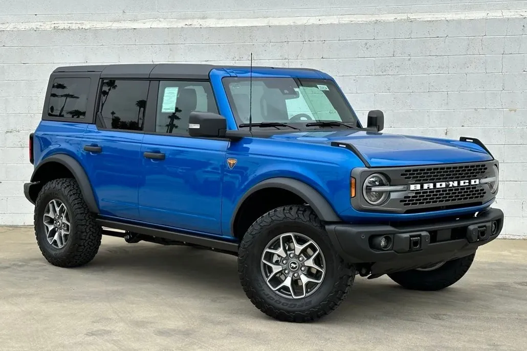 2025 Ford Bronco Badlands photo 1