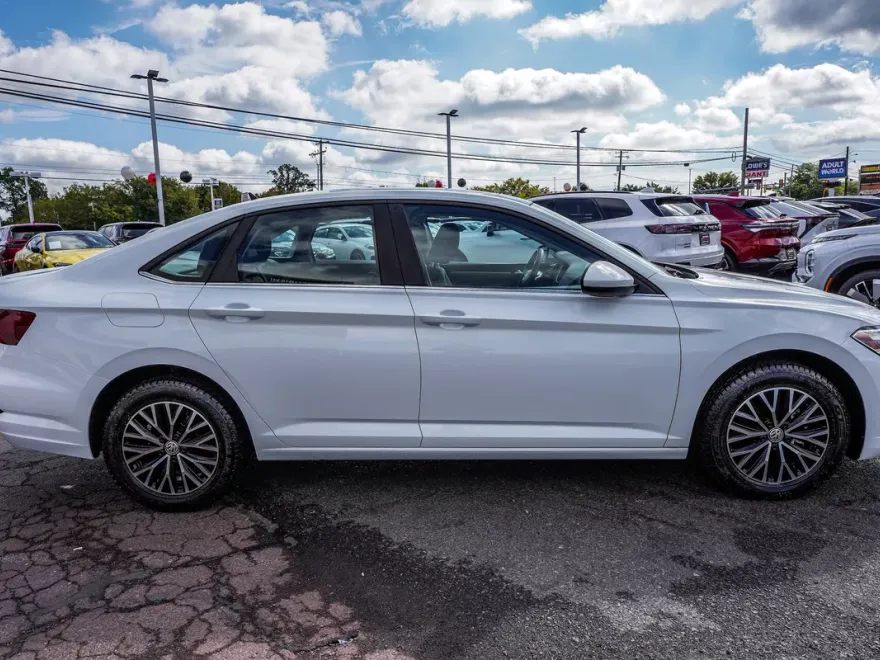 2021 Volkswagen Jetta 1.4T SE photo 2