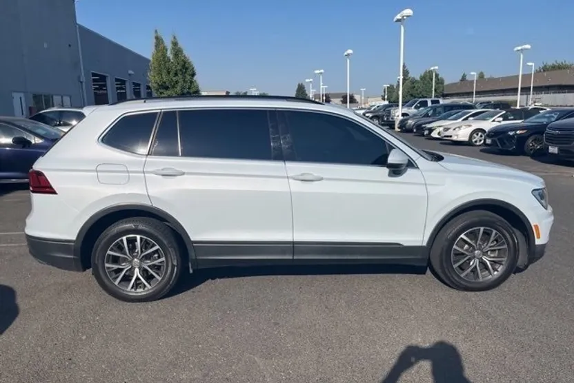 2019 Volkswagen Tiguan SEL R-Line photo 1