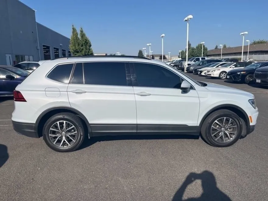2019 Volkswagen Tiguan SEL R-Line photo 1