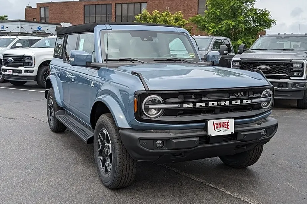 2025 Ford Bronco Outer Banks photo 1
