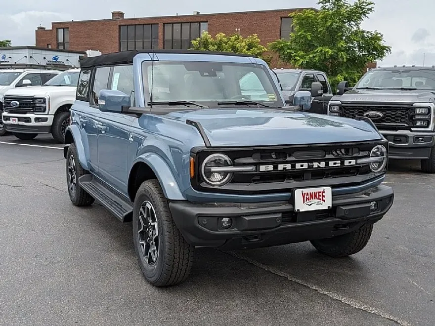 2025 Ford Bronco Outer Banks photo 1